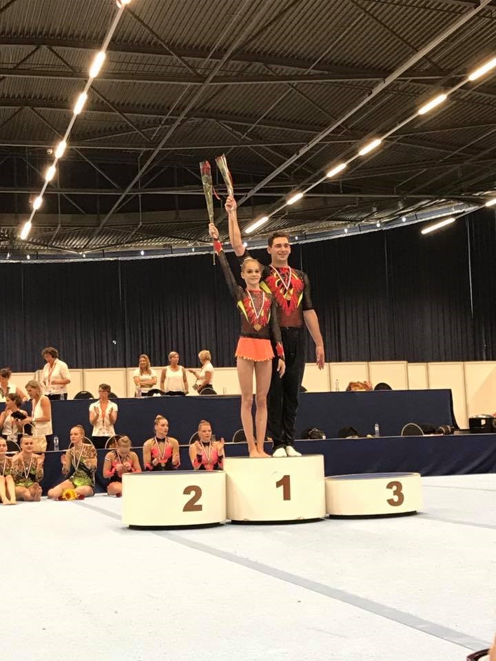 Acrogymduo Fenne van Dijck en Stef van der Locht op weg naar WK in Antwerpen